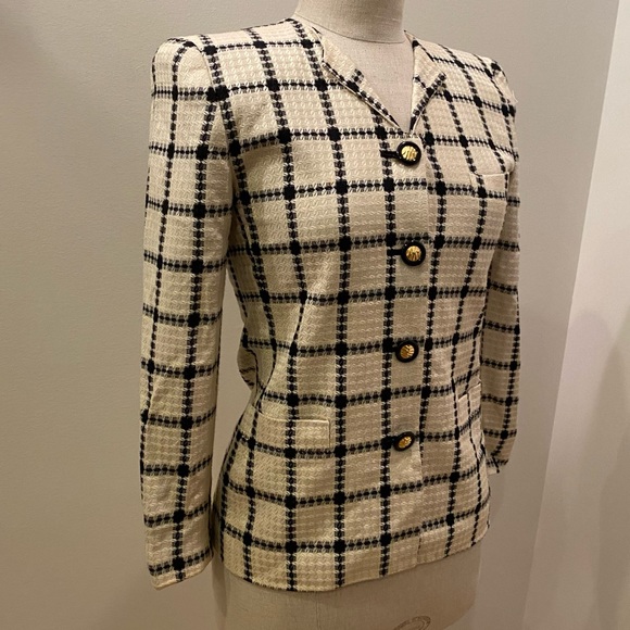 Casual Corner Jackets & Blazers - Casual Corner Womens Vintage Blazer Off White/Black Plaid /Gold Buttons/Size 2 P